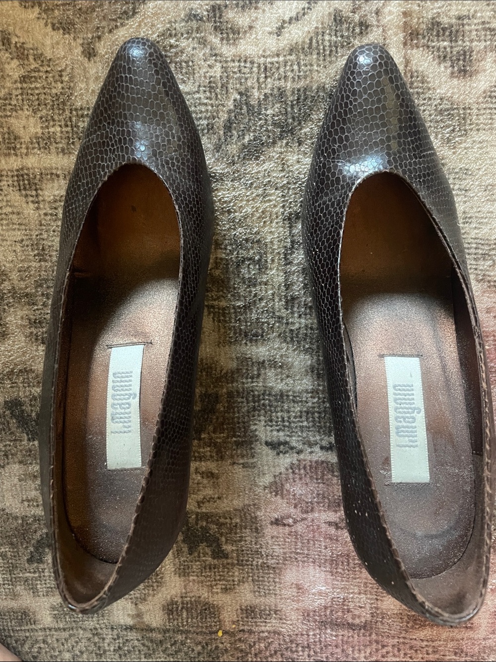 Pointed-Toe Women's Heels in Dark Brown Textured Leather